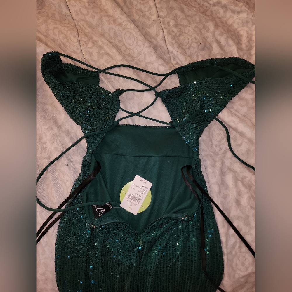 NWT Windsor Green Sequin Prom Gown Formal Dress High-Cut Side Slit, Floor-Length - Picture 11 of 13